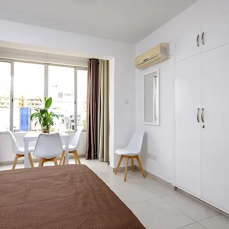 The Studio @ Makenzy Beach Apartment Larnaca